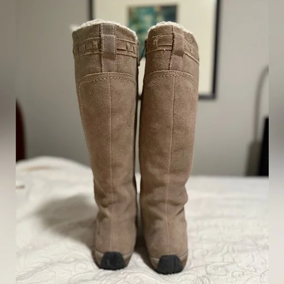 Gently Worn Timberland Grandby Tan Suede Tall Boots - Picture 4 of 8